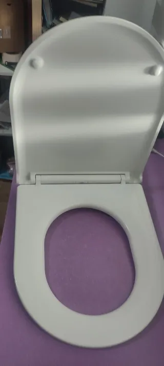 Tapa de inodoro nueva