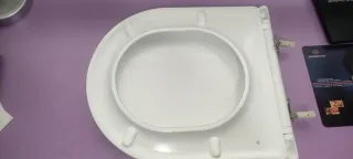 Tapa de inodoro nueva