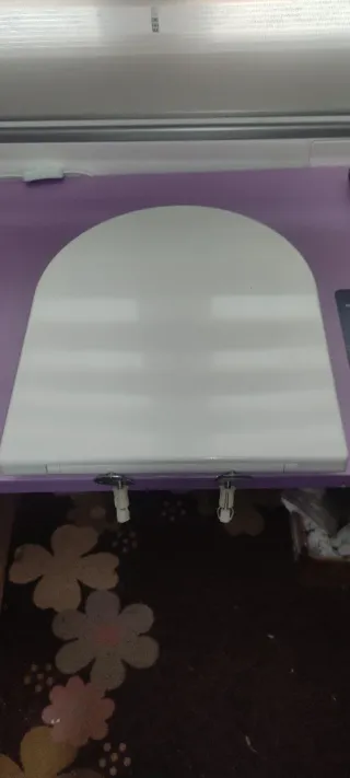 Tapa de inodoro nueva