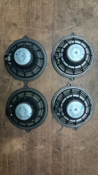 Altavoces Renault Clio III