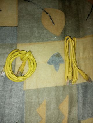 Cables de red Ethernet amarillos