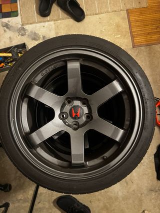 Llantas R18 5x114.3 con cubiertas