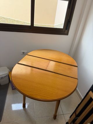 Mesa redonda de madera extensible
