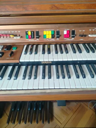 Órgano Yamaha B-605