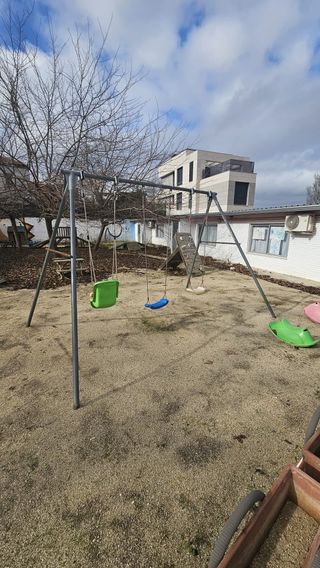 Columpio metálico infantil