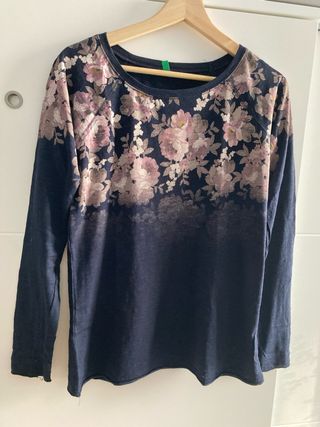 Camiseta manga larga floral mujer
