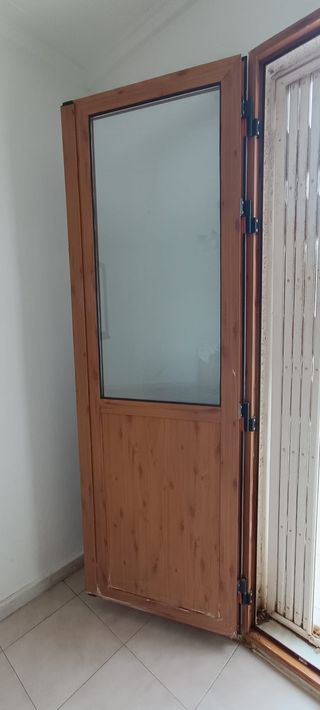 Puerta doble aluminio madera cristal
