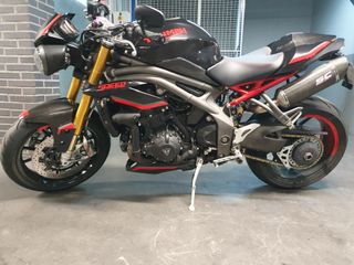 TRIUMPH SPEED TRIPLE R 16' con 37000 km