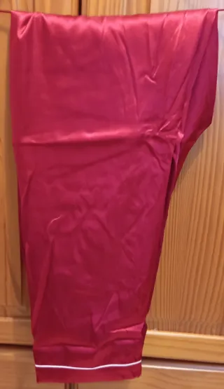 Pijama Satén Rojo con Ribete Blanco