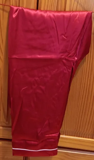 Pijama Satén Rojo con Ribete Blanco