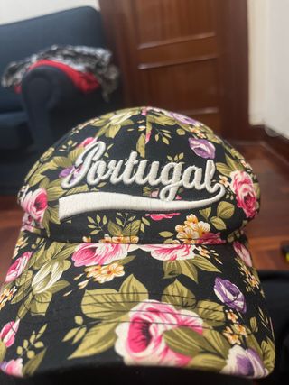 Berretto floreale nero multicolore per bambini