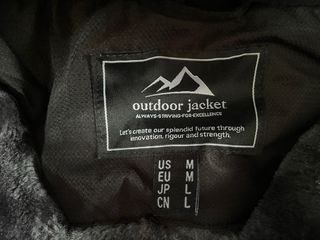 Chaqueta Negra Impermeable Forrada