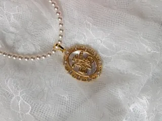 Collar y medalla Avemaría nácar y oro