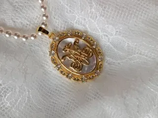 Collar y medalla Avemaría nácar y oro