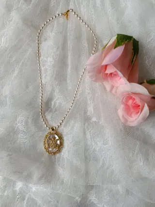 Collar y medalla Avemaría nácar y oro