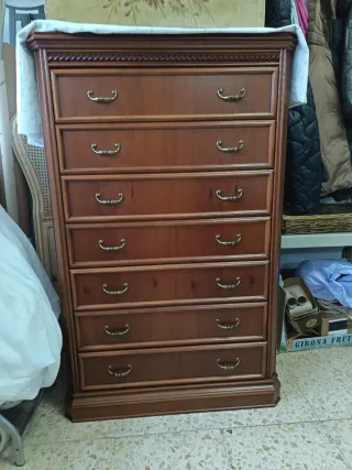 Cómoda de madera con 7 cajones