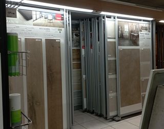 Expositor azulejos paneles correderos