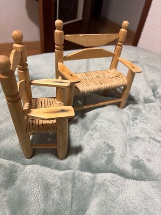2 Sillas de Madera con Asiento de Tela