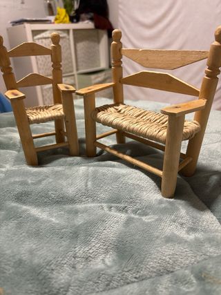 2 Sillas de Madera con Asiento de Tela