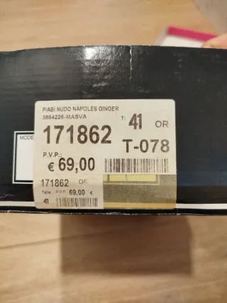Tacones marrón chocolate con lunares y bolso