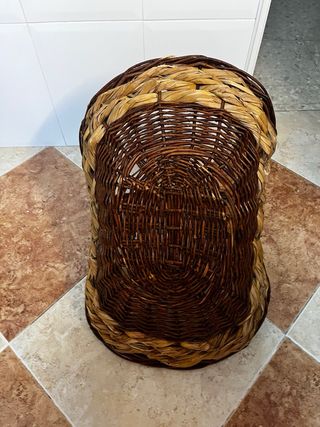 Cesto de mimbre artesanal