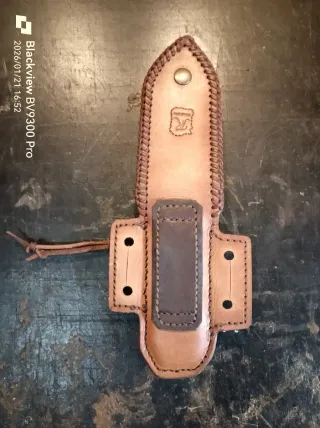 Funda artesanal de cuero navaja.