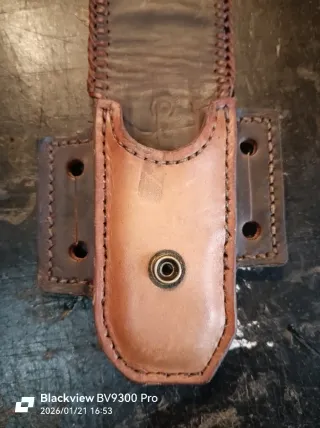 Funda artesanal de cuero navaja.