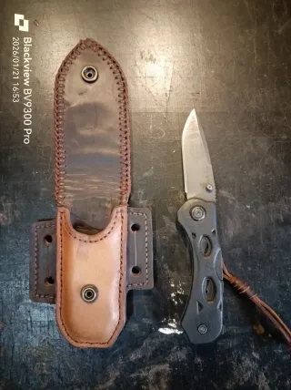 Funda artesanal de cuero navaja.