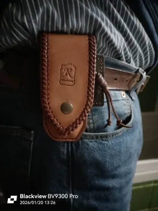 Funda artesanal de cuero navaja.