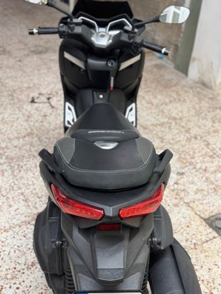 Yamaha XMAX 400 Momo Design