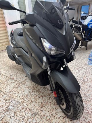 Yamaha XMAX 400 Momo Design