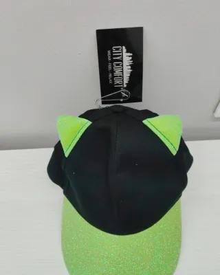 Gorra infantil negra y verde