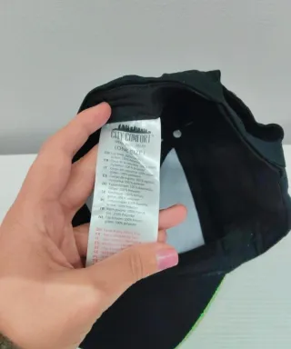 Gorra infantil negra y verde