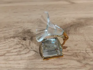 Figura gramófono cristal dorado
