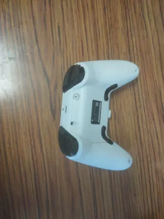 Mando de videojuegos blanco