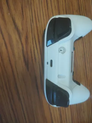 Mando de videojuegos blanco