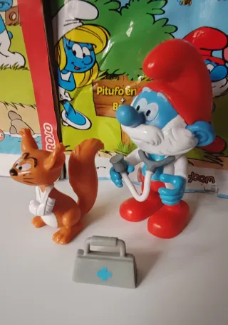 PAPÁ PITUFO VETERINARIO CON ARDILLA 2013