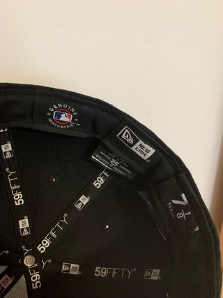 Gorra New Era Negra y Rosa Talla 7 1/8 56.8 cm