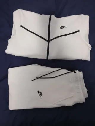 Nike Tech Fleece Blanca