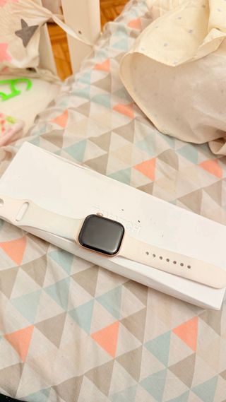 Apple Watch Series 11 Oro Blanco