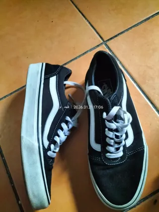 Zapatillas Vans Negras y Blancas