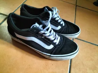 Zapatillas Vans Negras y Blancas