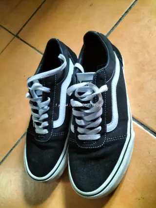 Zapatillas Vans Negras y Blancas