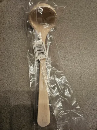 Cuchara de madera para escurrir