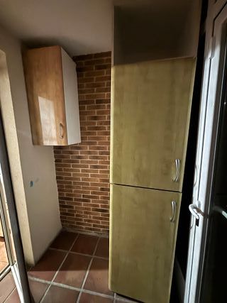 Cocina equipada madera y terracota