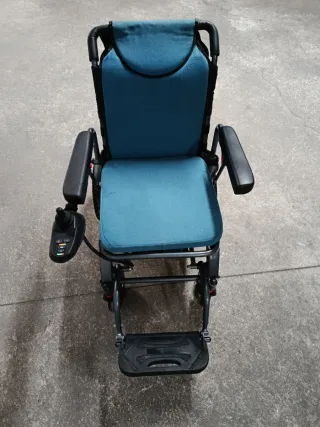Silla de ruedas eléctrica plegable