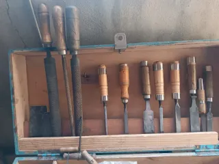 Antigua caja de herramientas de carpintero