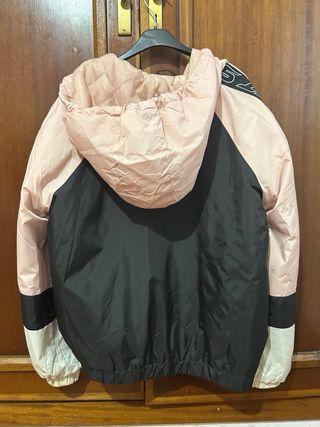 Chubasquero con capucha INSIDE