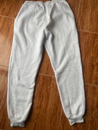 Pantalón y chaqueta  blancos