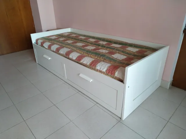 Cama Diván Blanca con Cajones